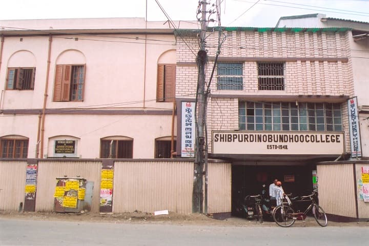 Shibpur Dinobundhoo Institution campus in Howrah, West Bengal, India — photo 1