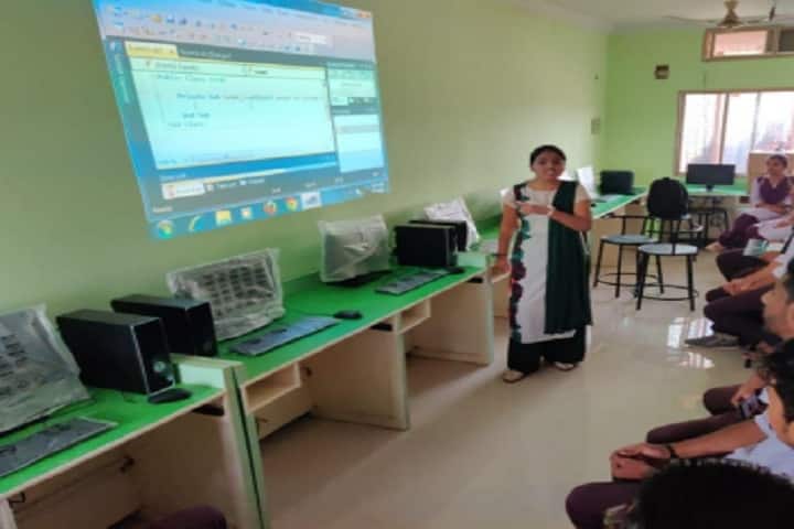 Shri Shivaji Arts Commerce and Science College campus in Akola, Maharashtra, India — photo 3
