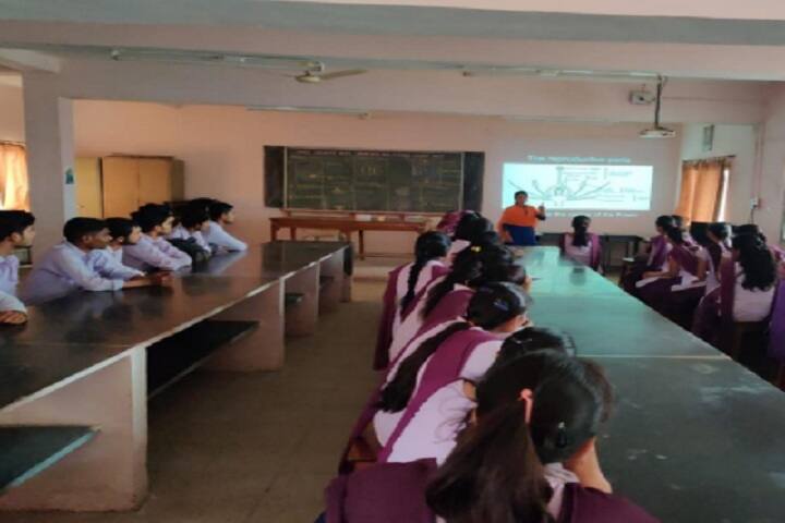 Shri Shivaji Arts Commerce and Science College campus in Akola, Maharashtra, India — photo 4