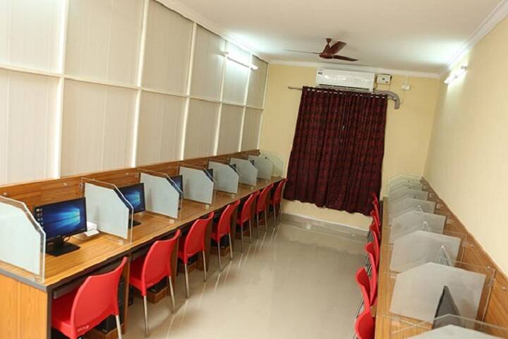 R Sankar Smaraka Sree Narayana College campus in Kottayam, Kerala, India — photo 2