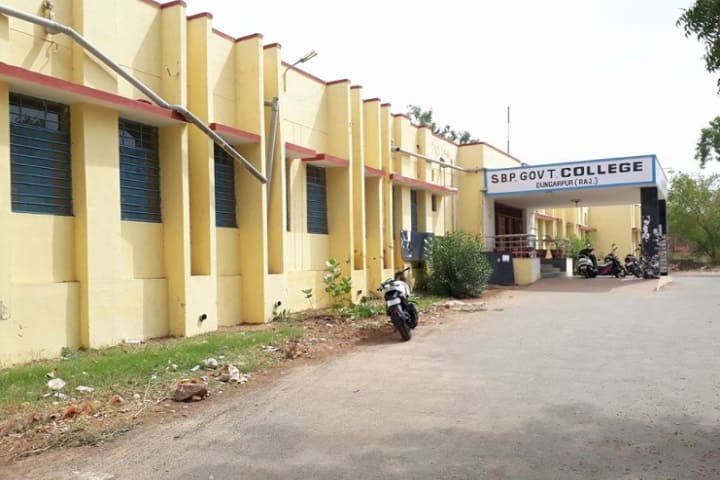 Shree Bhogilal Pandya Government College campus in Dungarpur, Rajasthan, India — photo 1