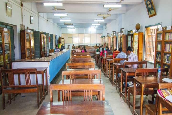 Vivekananda College campus in Kolkata, West Bengal, India — photo 3