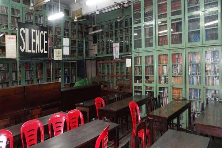 Maharaja Manindra Chandra College campus in Kolkata, West Bengal, India — photo 1