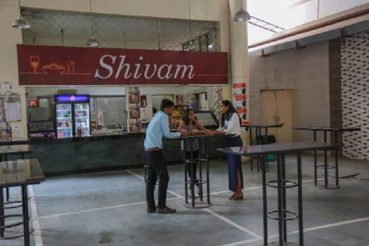 Faculty of Business Administration campus in Ahmedabad, Gujarat, India — photo 3