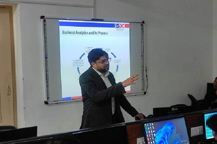 Faculty of Business Administration campus in Ahmedabad, Gujarat, India — photo 5