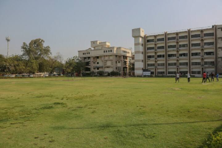Faculty of Business Administration campus in Ahmedabad, Gujarat, India — photo 6
