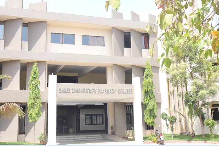Shree Dhanvantary Pharmacy College campus in Surat, Gujarat, India — photo 1