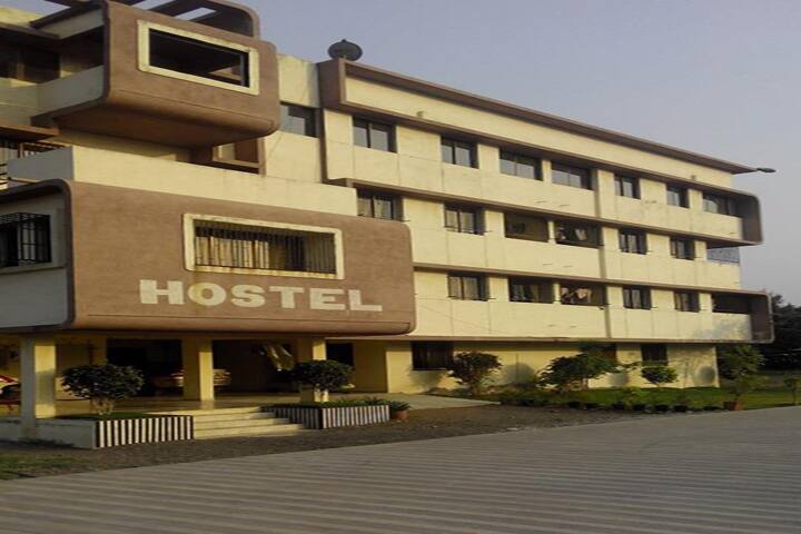 Shree Dhanvantary Pharmacy College campus in Surat, Gujarat, India — photo 4