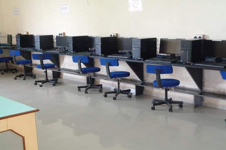 Shree Dhanvantary Pharmacy College campus in Surat, Gujarat, India — photo 5