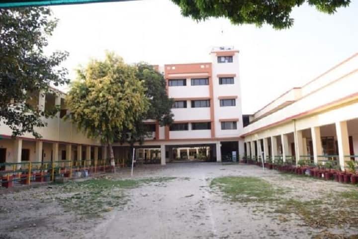 Navyug Kanya Mahavidyalaya campus in Lucknow, Uttar Pradesh, India — photo 1