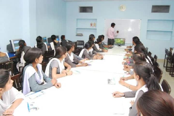 Navyug Kanya Mahavidyalaya campus in Lucknow, Uttar Pradesh, India — photo 3