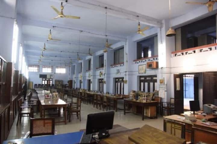 Navyug Kanya Mahavidyalaya campus in Lucknow, Uttar Pradesh, India — photo 5