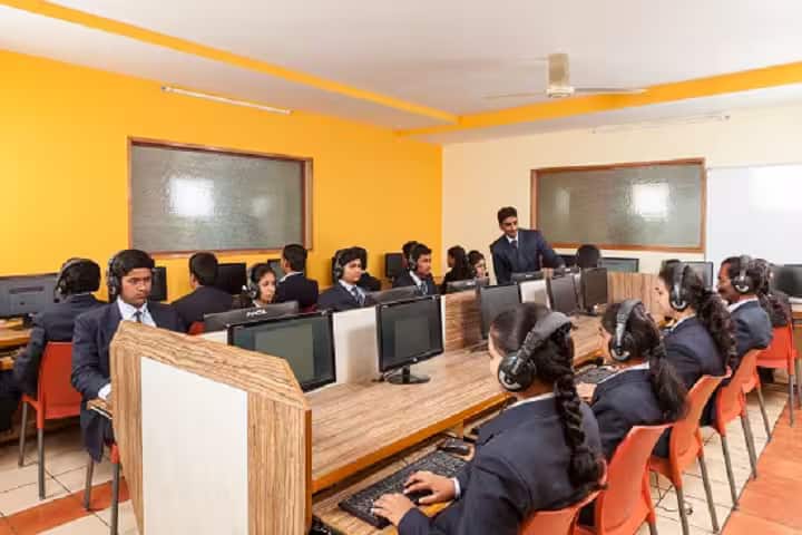Gopal Krishna Gokhale College campus in Kolhapur, Maharashtra, India — photo 6