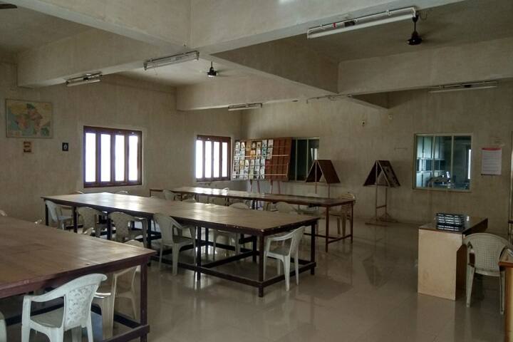 Shree Swaminarayan Sanskar Pharmacy College campus in Ahmedabad, Gujarat, India — photo 4