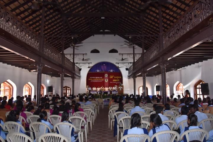 University College campus in Hampankatta, Karnataka, India — photo 3