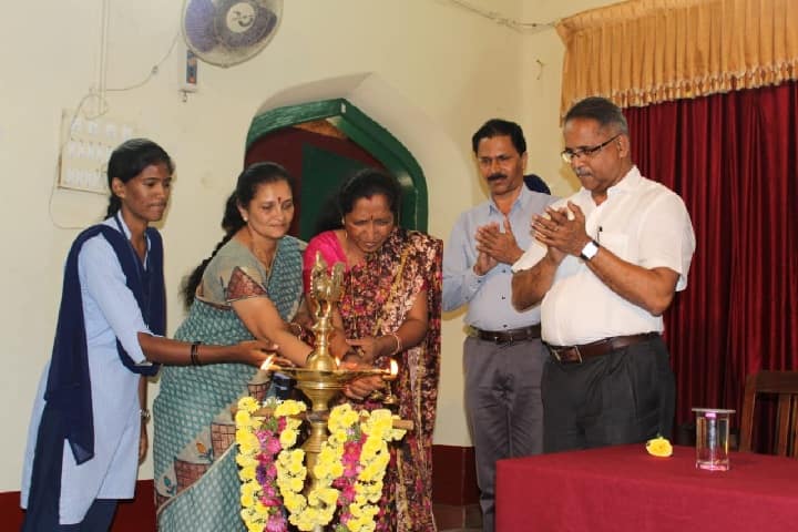 University College campus in Hampankatta, Karnataka, India — photo 4