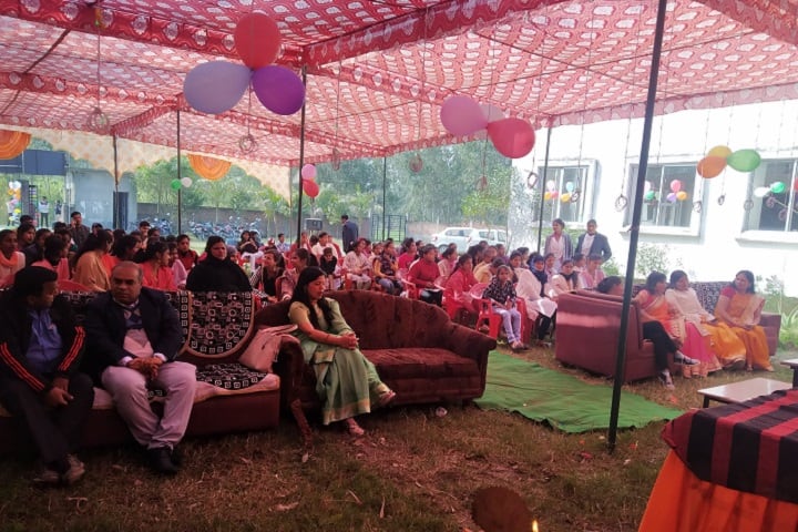 Shree Dev Vidyapeeth Mahila Mahavidyalaya campus in Bareilly, Uttar Pradesh, India — photo 2