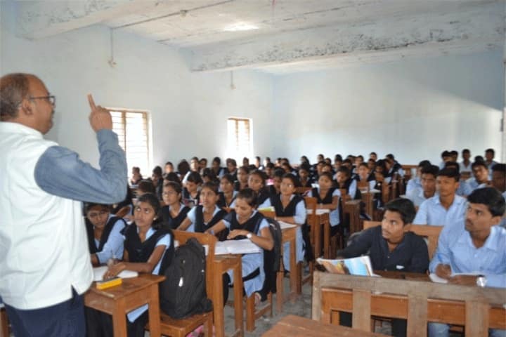 Adarsha Science Jairamdas Bhagchand Arts and Birla Commerce Mahavidyalaya campus in Amravati, Maharashtra, India — photo 3
