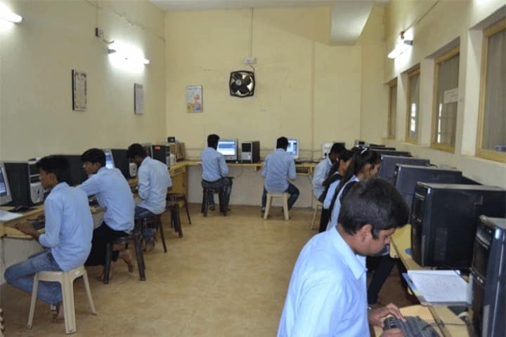 Adarsha Science Jairamdas Bhagchand Arts and Birla Commerce Mahavidyalaya campus in Amravati, Maharashtra, India — photo 4