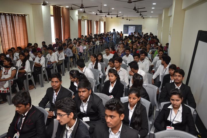 Rajiv Gandhi College of Arts Commerce and Science campus in Navi Mumbai, Maharashtra, India — photo 1