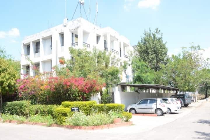 Jaipur Dental College campus in Jaipur, Rajasthan, India — photo 5