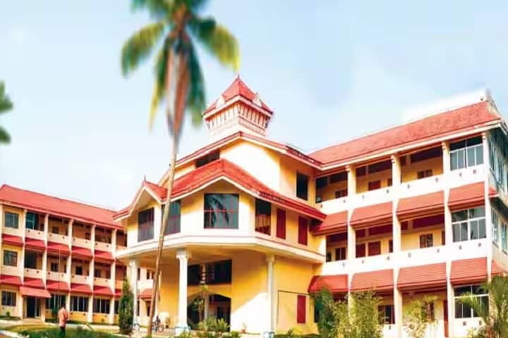 Indira Gandhi Institute of Dental Sciences campus in Nellikuzhi, Kerala, India — photo 2