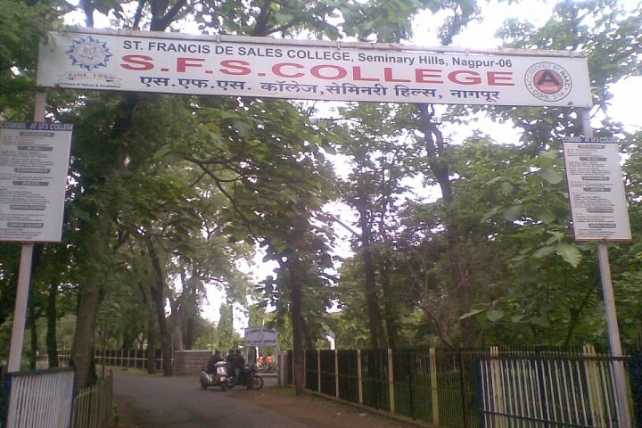 Saint Francis De Sales College campus in Nagpur, Maharashtra, India — photo 2