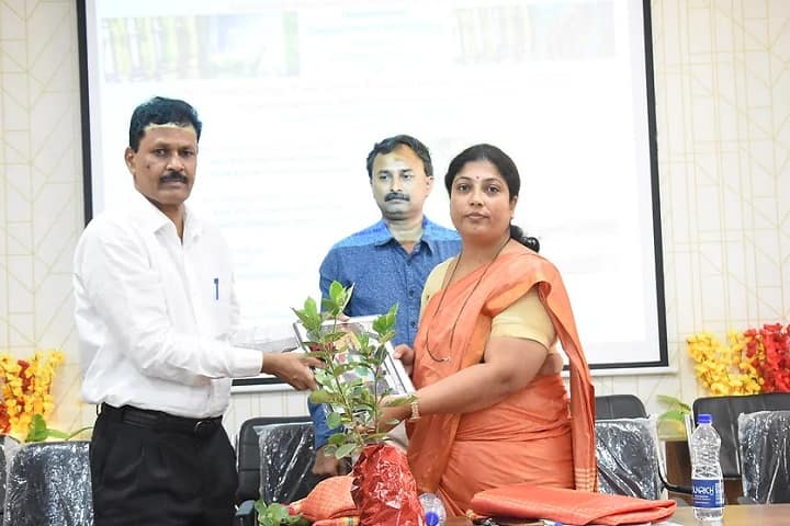 Karmaveer Bhaurao Patil Mahavidyalaya campus in Pandharpur, Maharashtra, India — photo 3