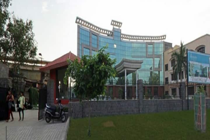 Inderprastha Dental College and Hospital campus in Ghaziabad, Uttar Pradesh, India — photo 1