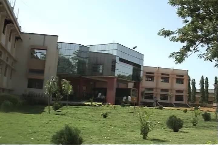 HKDET's Dental College Hospital and Research Institute campus in Humnabad, Karnataka, India — photo 2