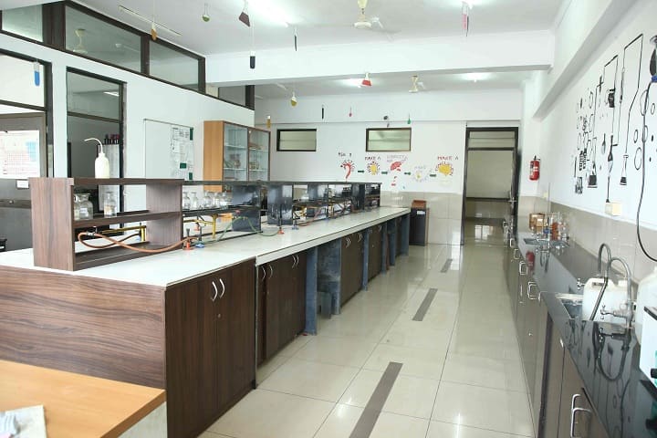 KLE Society of Science and Commerce College campus in Mumbai, Maharashtra, India — photo 4