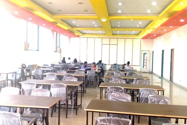 Suman Education Society's LN College campus in Mumbai City, Maharashtra, India — photo 2