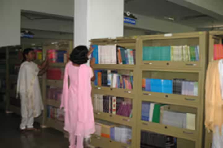GSL Dental College campus in Lakshmipuram, Andhra Pradesh, India — photo 2