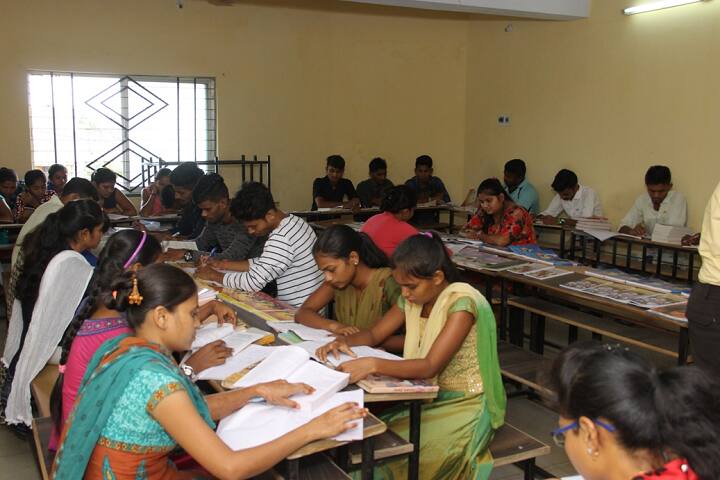 JK Sarvaiya College campus in Bhavnagar, Gujarat, India — photo 4