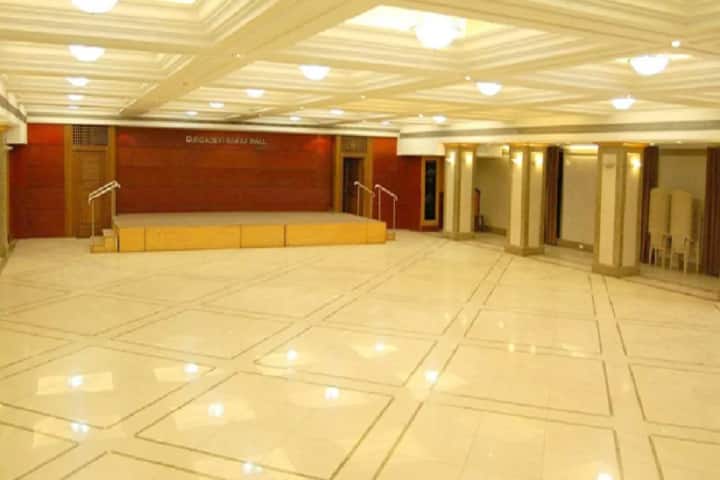 Ladhidevi Ramdhar Maheshwari Night College of Commerce campus in Mumbai, Maharashtra, India — photo 2