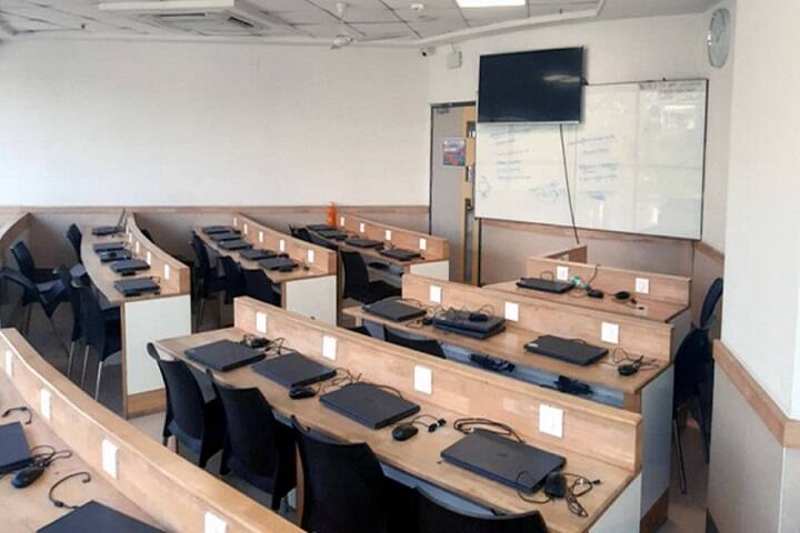 Universal MSG-SGKM College of Arts campus in Mumbai, Maharashtra, India — photo 6
