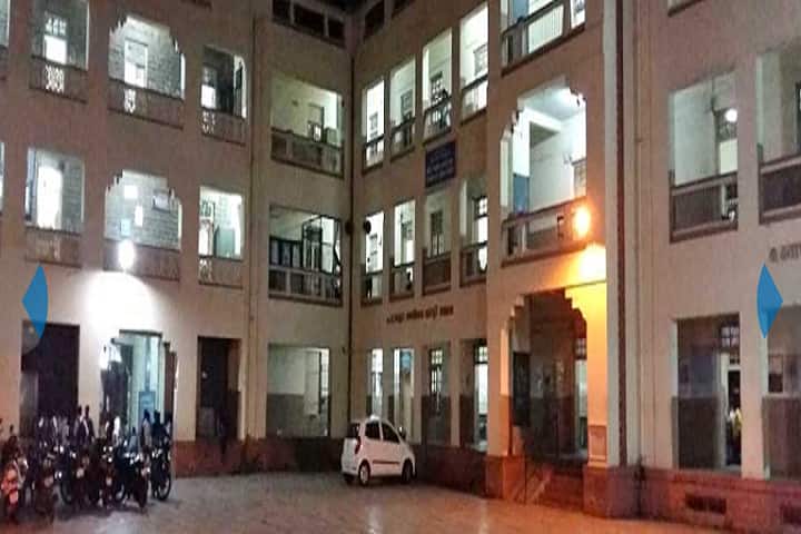 Saraswati Mandir Night College of Commerce and Arts campus in Pune, Maharashtra, India — photo 1