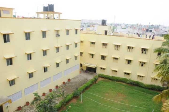 Sree Balaji Dental College and Hospital campus in Chennai, Tamil Nadu, India — photo 1
