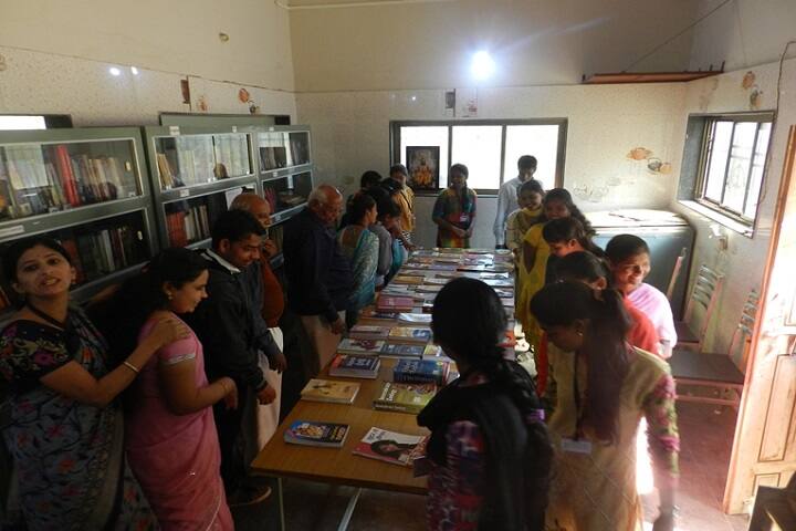 Smt Shobhatai Kore Warana Mahila Mahavidyalaya campus in Kolhapur, Maharashtra, India — photo 3