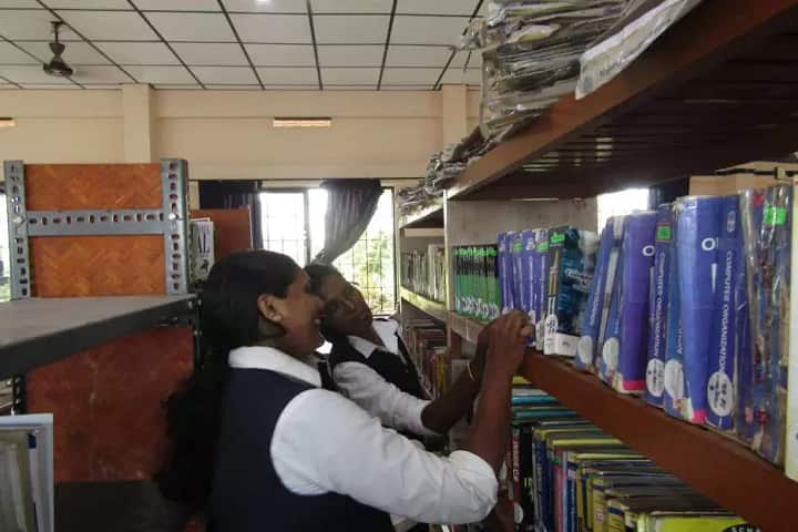 Swamy Saswathikananda College campus in Manakunnam, Kerala, India — photo 3