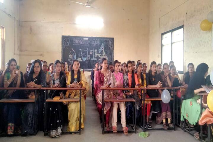 Rani Maa Saheb Rawal Mahila Science College campus in Dondaicha, Maharashtra, India — photo 1