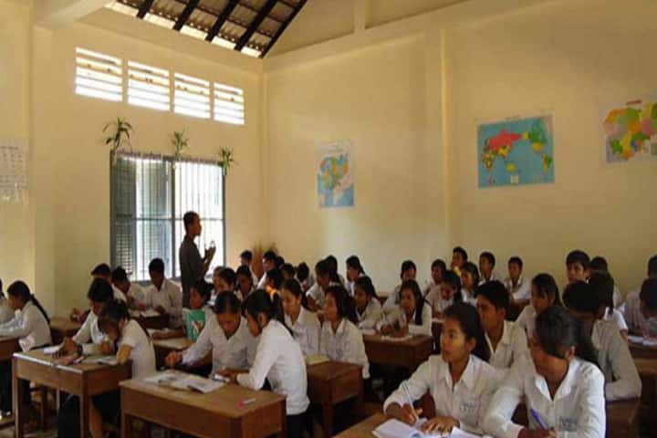 Shivmangal Mahila Mahavidyalaya campus in Mau, Uttar Pradesh, India — photo 3