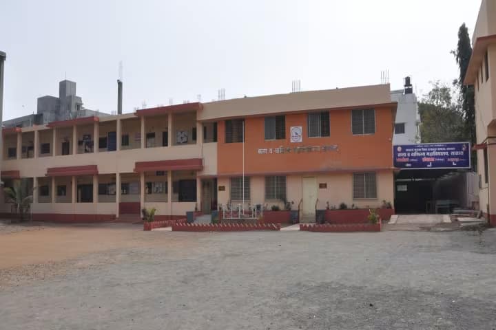 Satara Maratha Vidya Prasarak Samaj's Arts and Commerce College campus in Satara, Maharashtra, India — photo 2