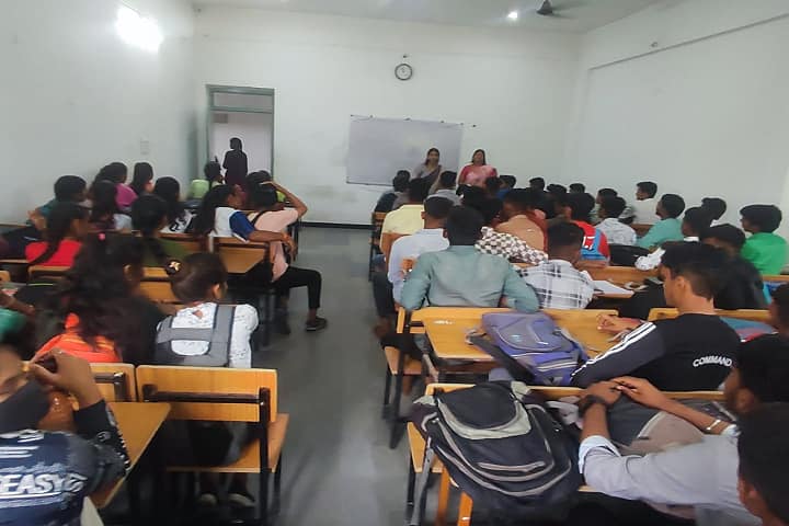 Dronacharya PG College campus in Udaipur, Rajasthan, India — photo 2