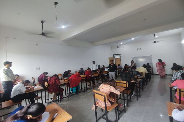 Dronacharya PG College campus in Udaipur, Rajasthan, India — photo 4