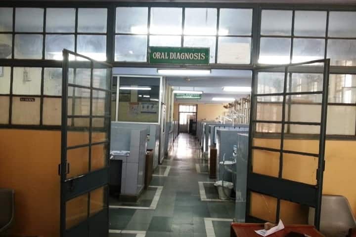 Dr Ziauddin Ahmad Dental College campus in Aligarh, Uttar Pradesh, India — photo 2