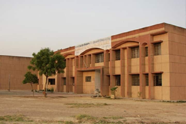 Swatantrata Sangram Senani Vishram Singh Government Post Graduate College campus in Chunar, Uttar Pradesh, India — photo 1