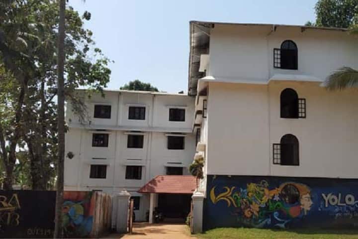 Annoor Dental College and Hospital campus in Ernakulam, Kerala, India — photo 5