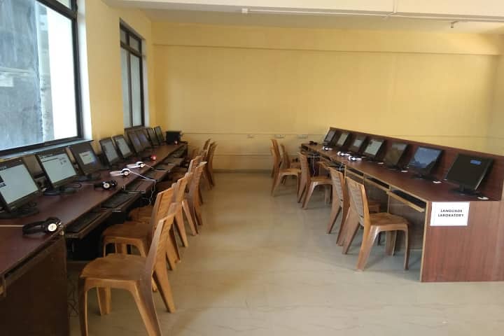 Sharadchandra Pawar Arts and Commerce College campus in Pune, Maharashtra, India — photo 4