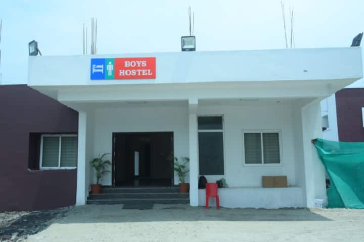 Vels Medical College and Hospital campus in Tiruvallur, Tamil Nadu, India — photo 3